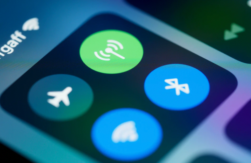 Is Bluetooth safe: Bluetooth connection icon on iPhone