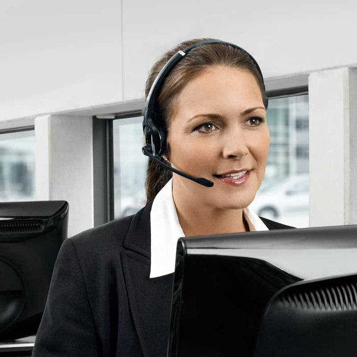 Use the DW Pro1 headset with both your desk phone and computer